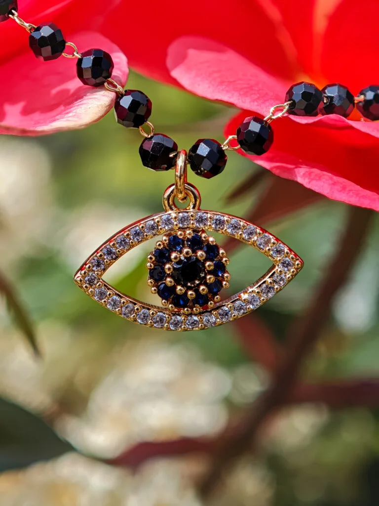 Nazar cuentas negras